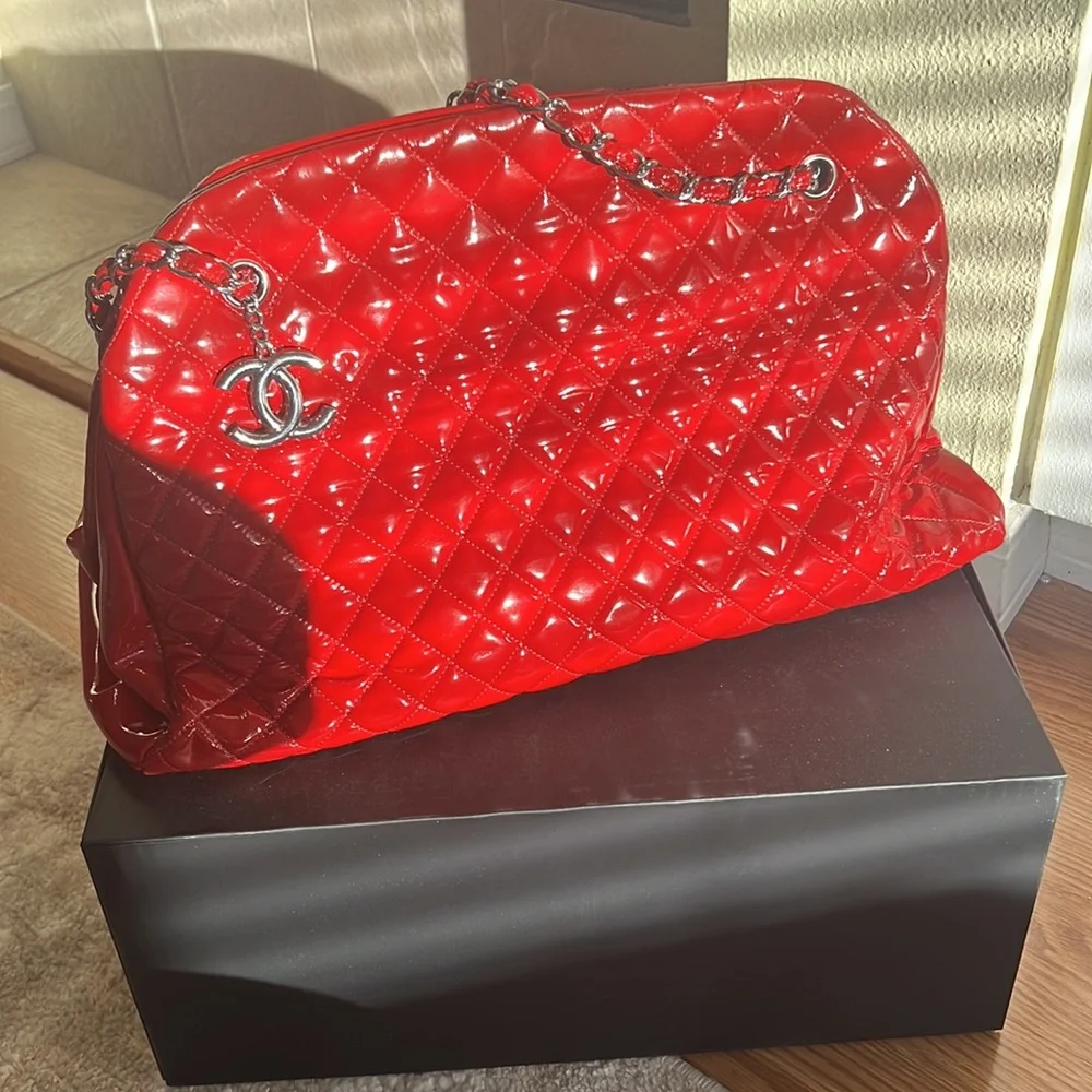 Chanel Red Patent Leather Shoulder Bag – 2010/2011 Karl Lagerfeld Collection